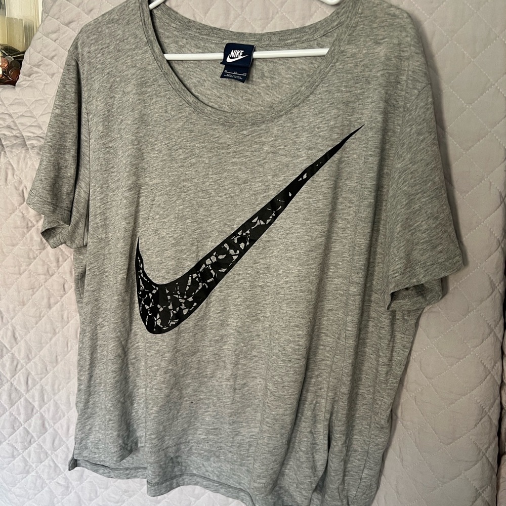 Nike Women's Heather Gray Short Sleeve Tee